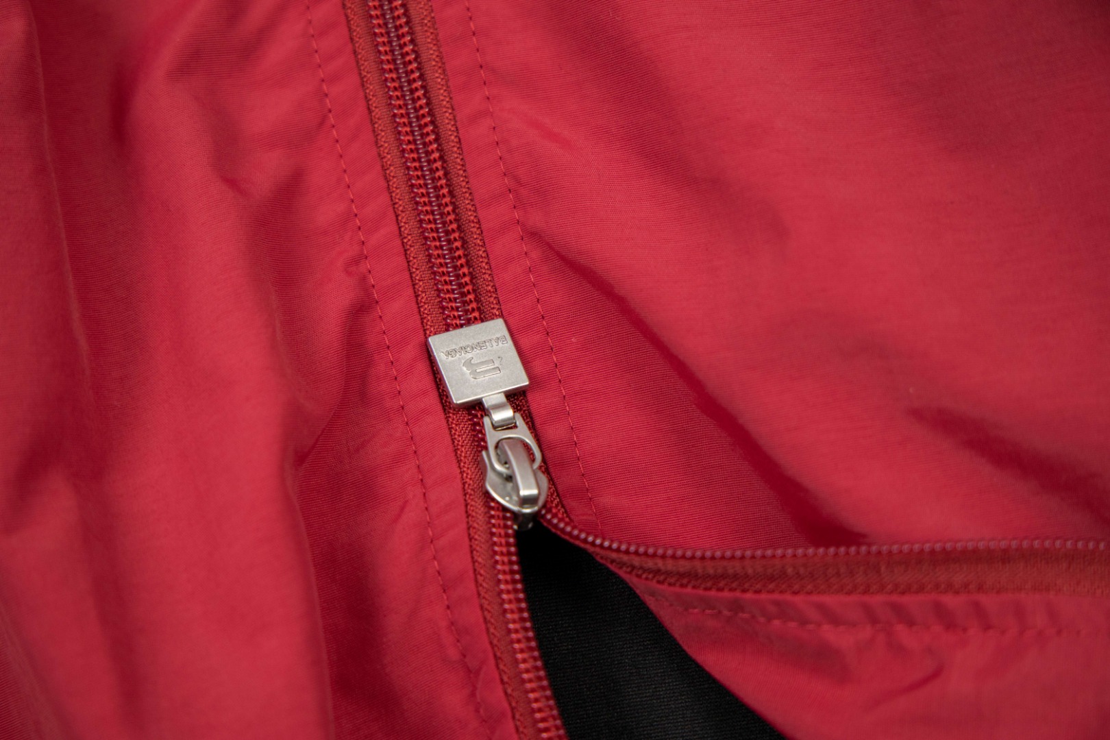 【BALENCIAGA 公式旗艦店】 バレンシアガ  ジャケット着 好評に付き再入荷 240826