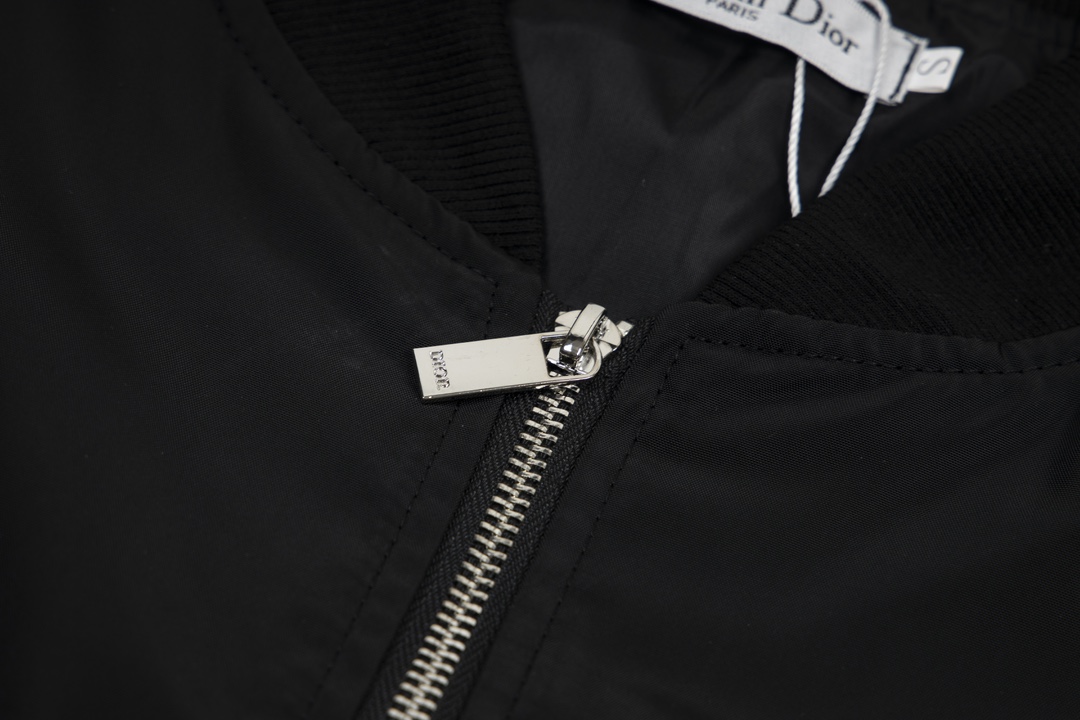 【DIOR  公式旗艦店】 ディオール  ジャケット着 好評に付き再入荷 240826