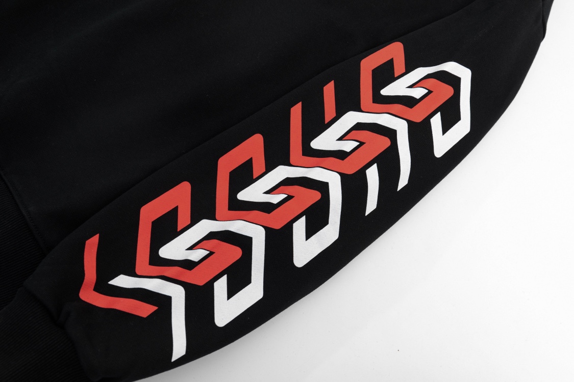 【GUCCI  公式旗艦店】グッチ 丸首の衛衣 スウェットご好評に付き再入荷 240902