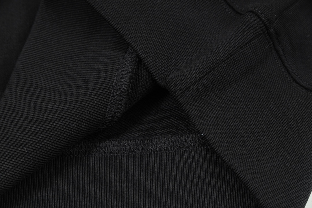 【GUCCI  公式旗艦店】グッチ 丸首の衛衣 スウェットご好評に付き再入荷 240902