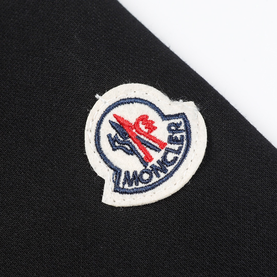 【MONCLER 公式旗艦店】モンクレール  丸首の衛衣 スウェットご好評に付き再入荷！