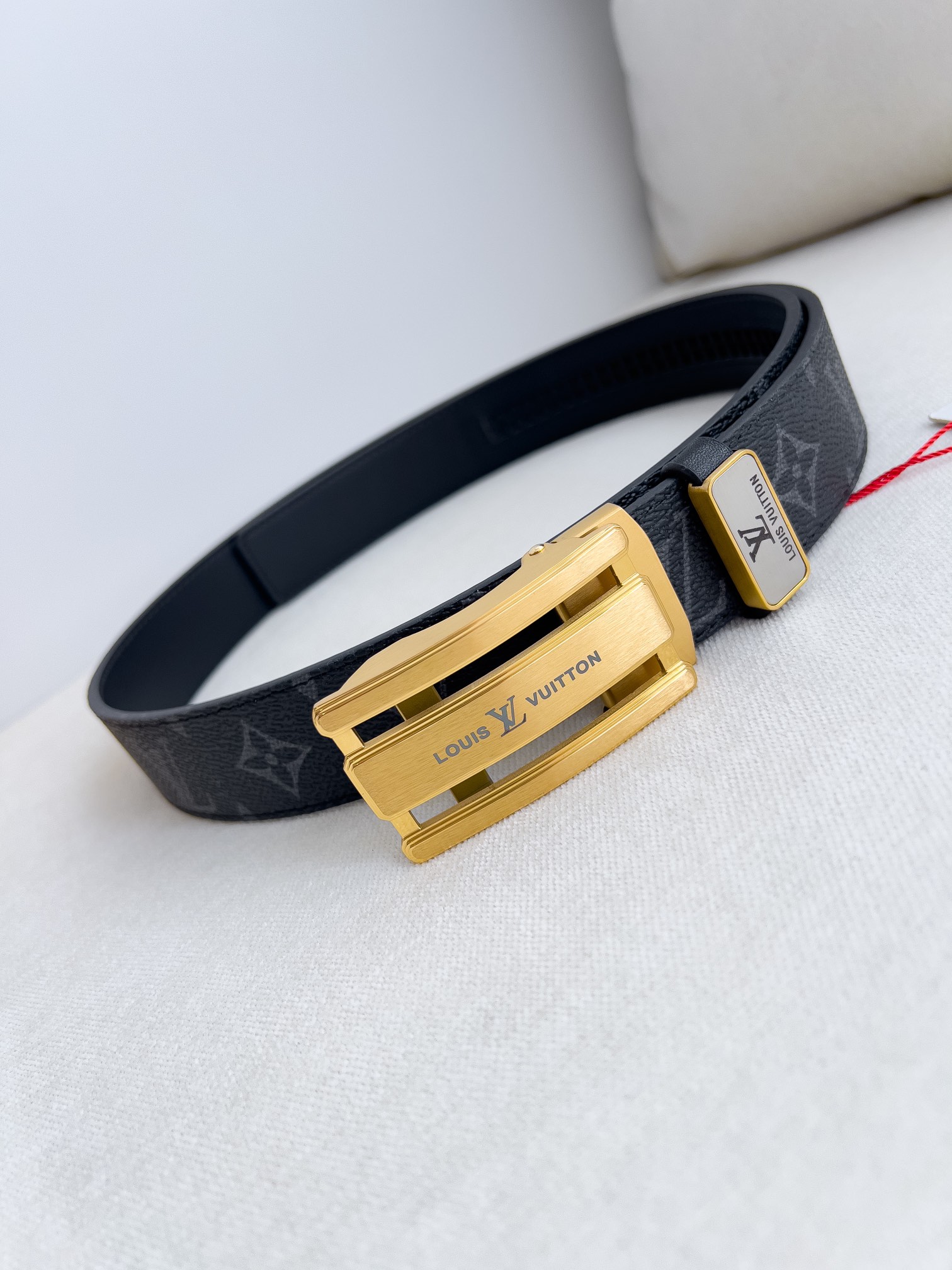 LV【LOUIS VUITTON】(ルイヴィトン) 3.5cmベルト メンズ  240903