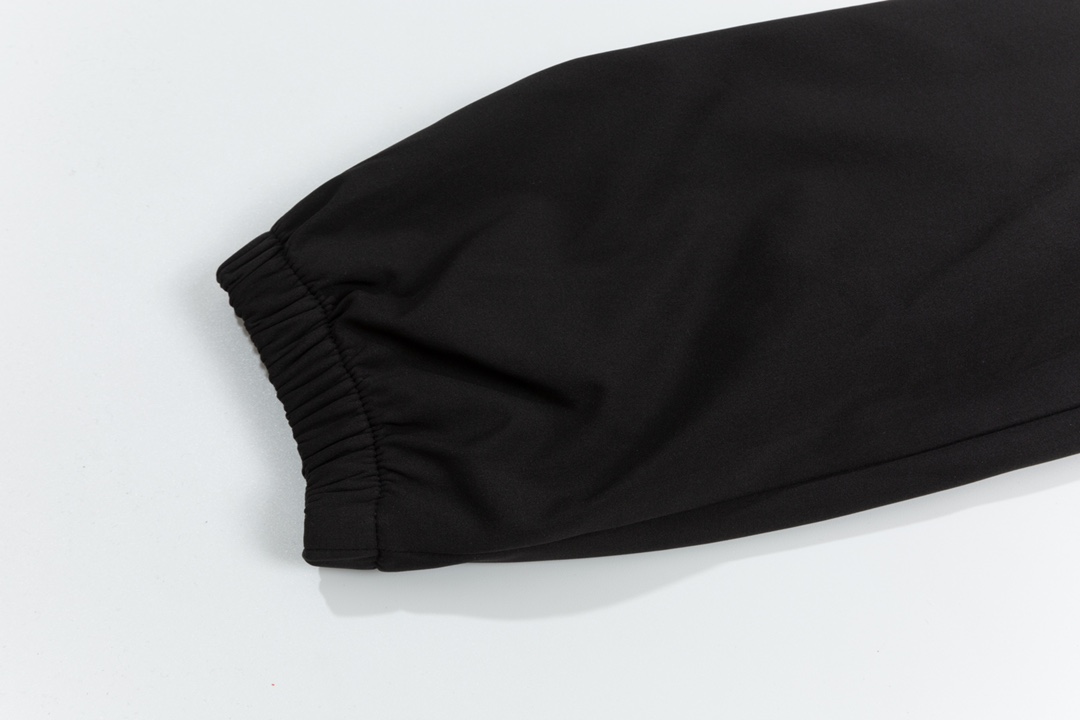 【FENDI】フェンディ ジャケット着ご好評に付き再入荷！240923