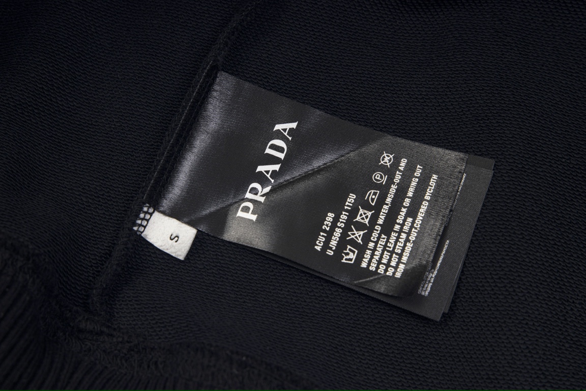 【PRADA 公式旗艦店】プラダ  丸首の衛衣 スウェットご好評に付き再入荷 240925