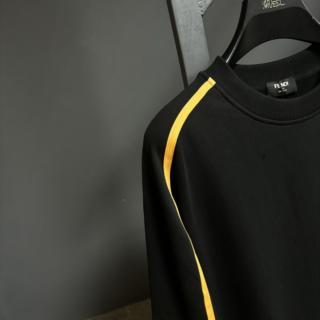 【FENDI  公式旗艦店】フェンディ  丸首の衛衣 スウェット ご好評に付き再入荷  240925