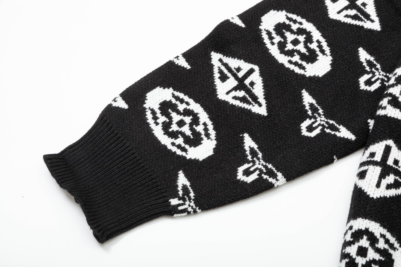 【LOUIS VUITTON 公式旗艦店】ルイヴィトン  セーター好評に付き再入荷！ 240927