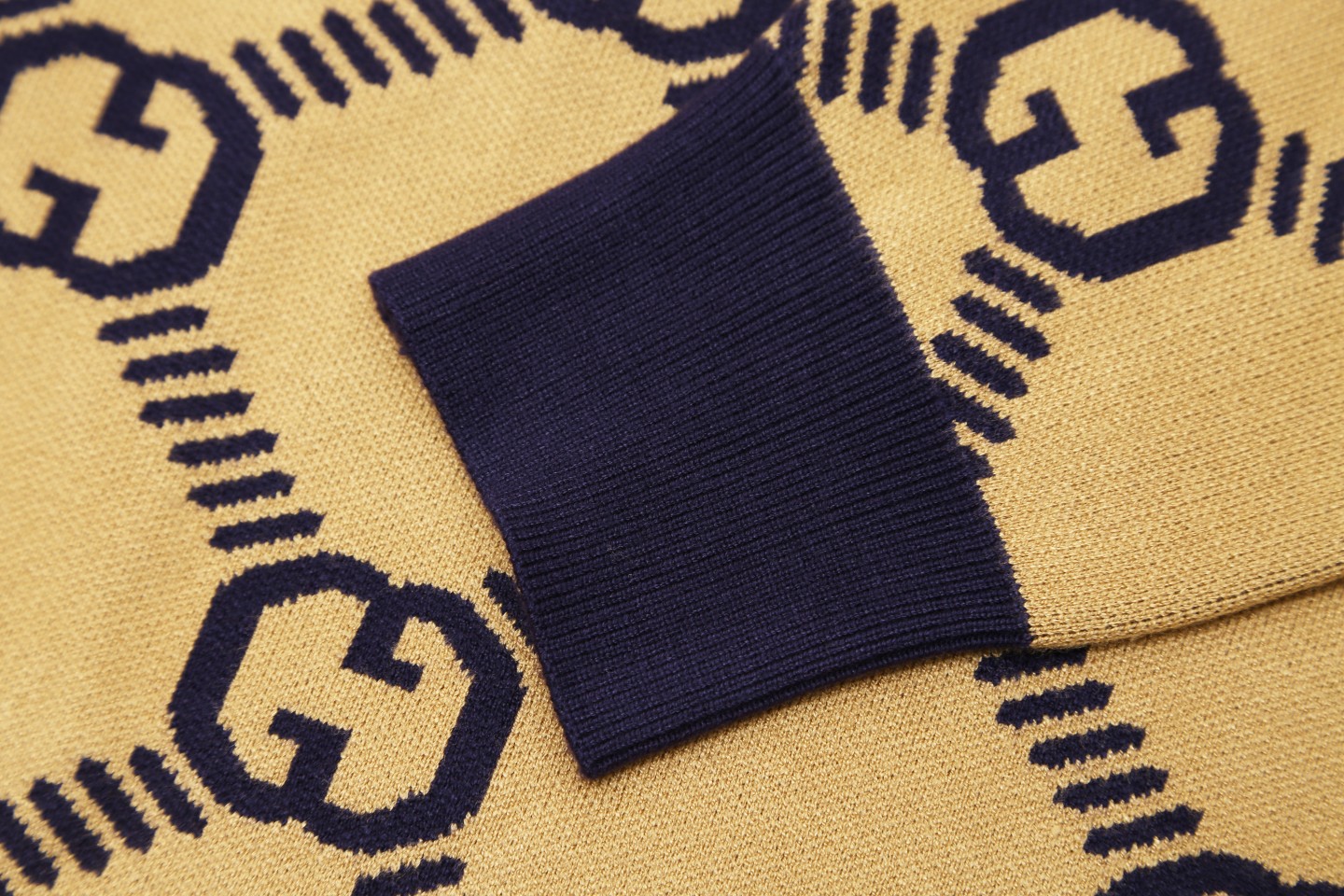 【GUCCI 公式旗艦店】グッチ  セーター好評に付き再入荷！ 240928