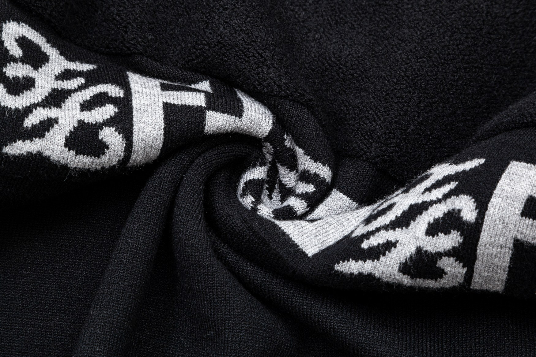 【FENDI 公式旗艦店】フェンディ   セーター好評に付き再入荷！ 240929