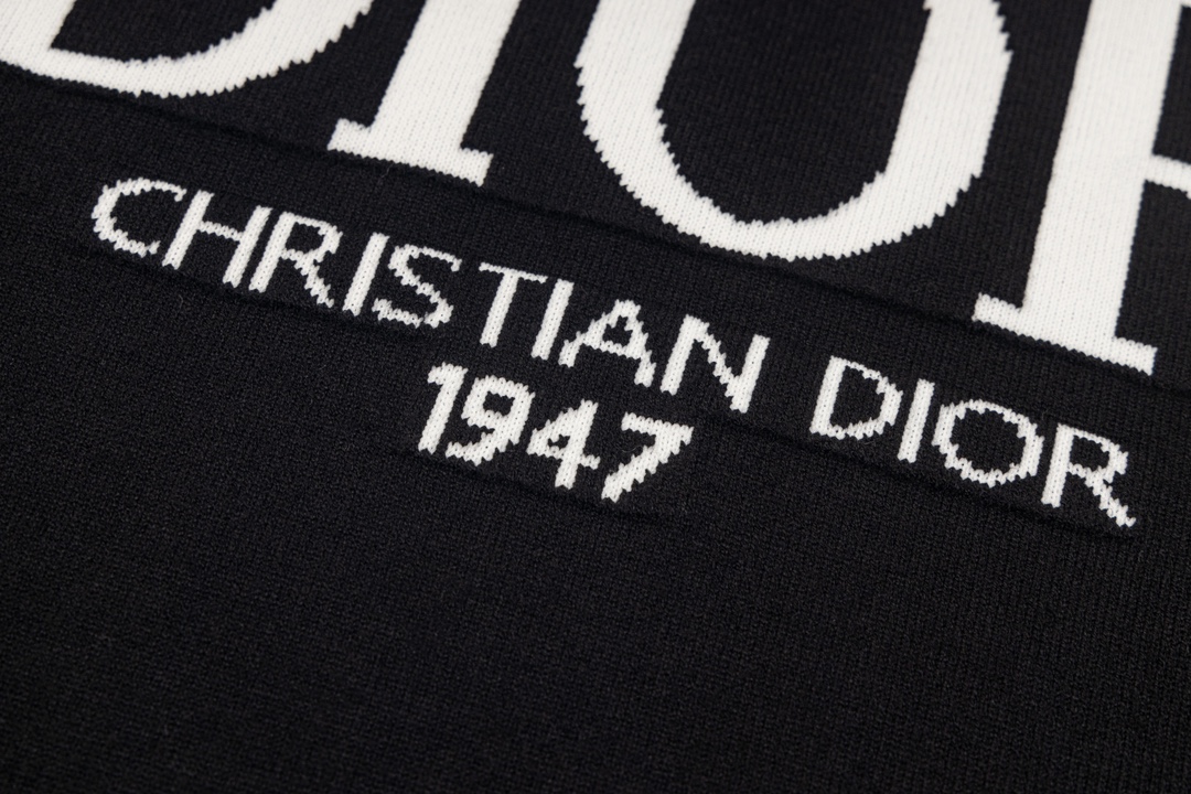 【DIOR 公式旗艦店】ディオール   セーター好評に付き再入荷！ 240929