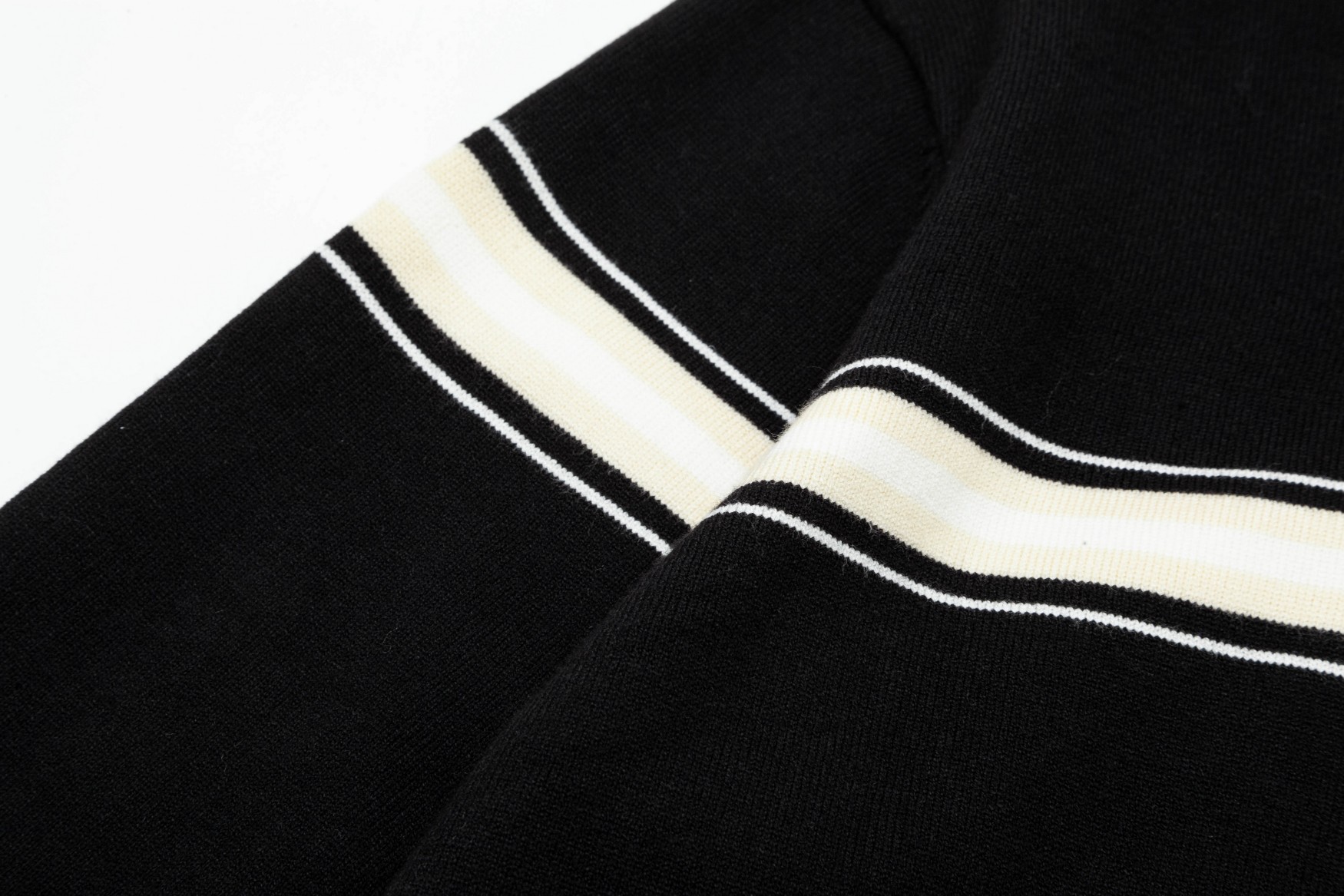 【BURBERRY 公式旗艦店】バーバリー   セーター好評に付き再入荷！ 240930