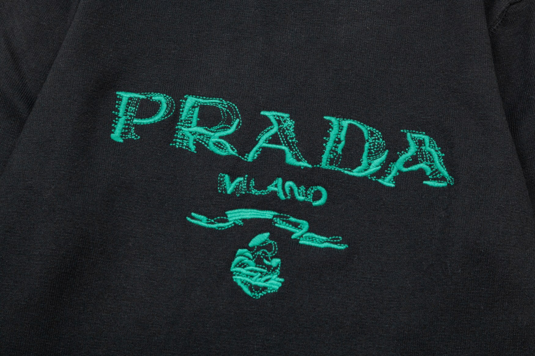 【PRADA 公式旗艦店】プラダ  セーター好評に付き再入荷！ 240930