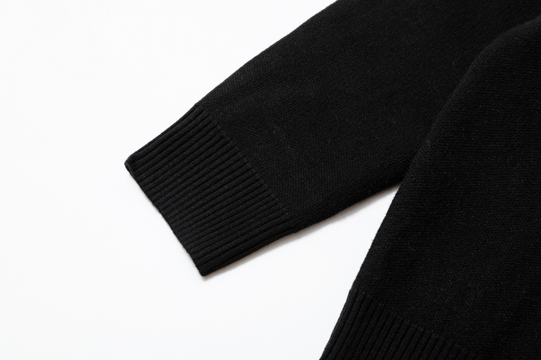 【PRADA 公式旗艦店】プラダ  セーター好評に付き再入荷！ 240930