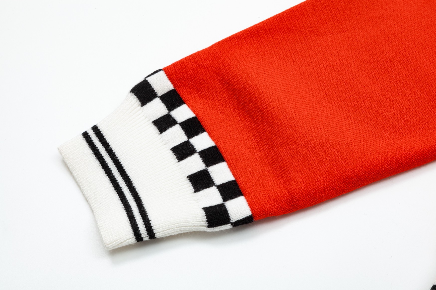 【VERSACE  公式旗艦店】ヴェルサーチ  セーター好評に付き再入荷！ 240930