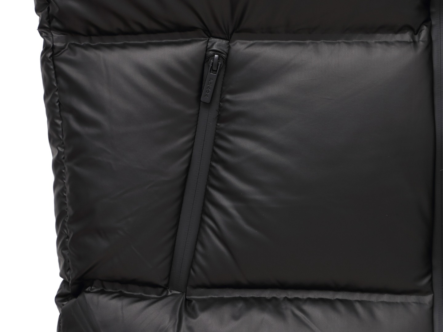 【PRADA 公式旗艦店】プラダ ダウンベスト 当日出荷 好評に付き再入荷！241009