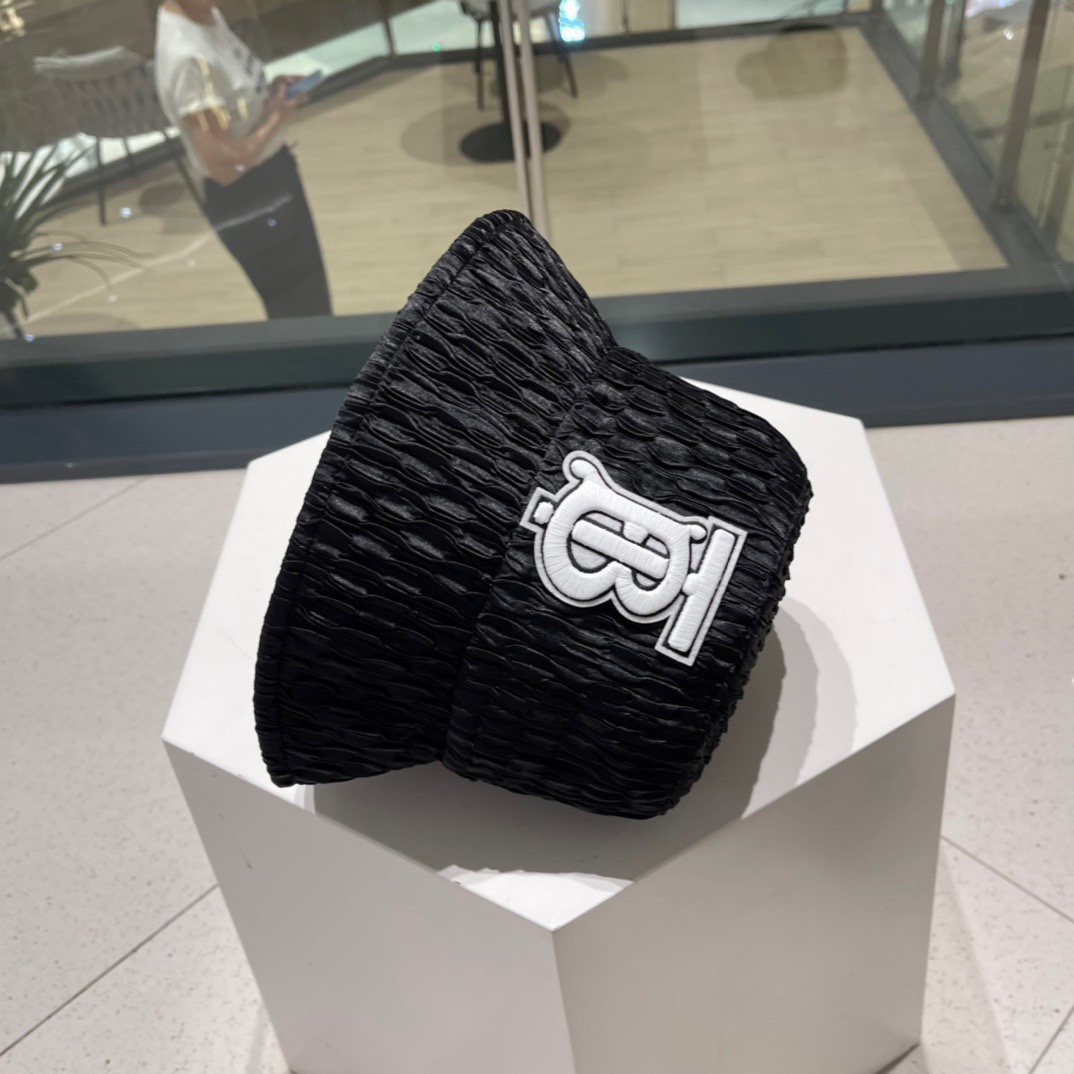 BURBERRY(バーバリー)フィッシャーマンズハット  241011