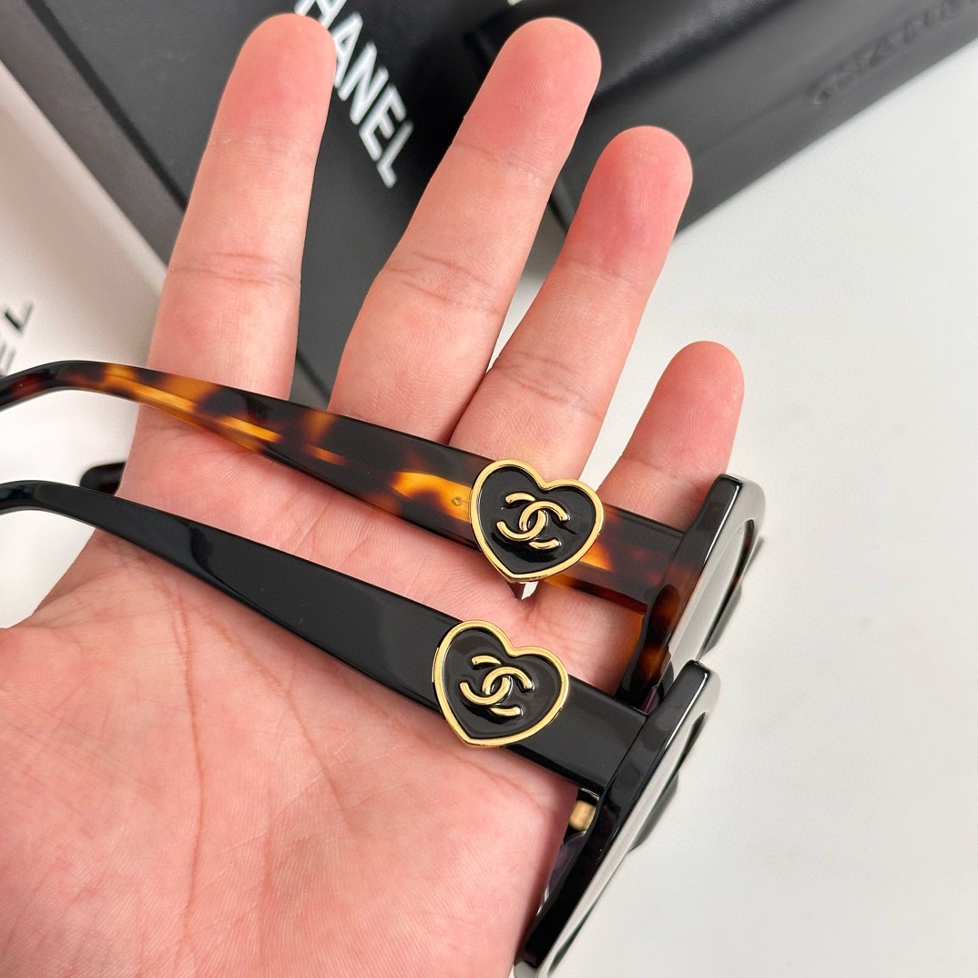 CHANEL( シャネル) サングラス 241012