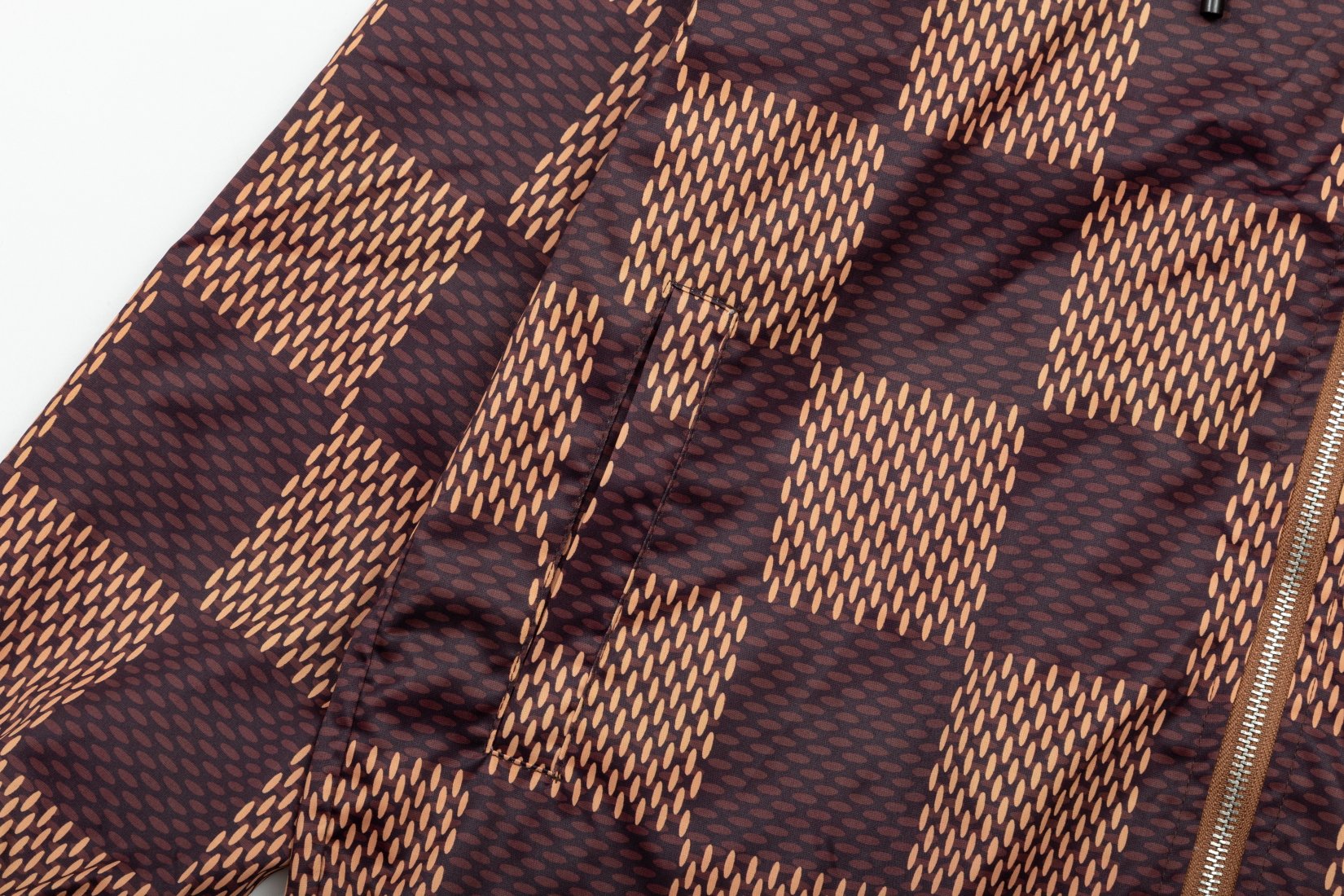 【LOUIS VUITTON 公式旗艦店】ルイヴィトン  ジャケット着 ご好評に付き再入荷！241021