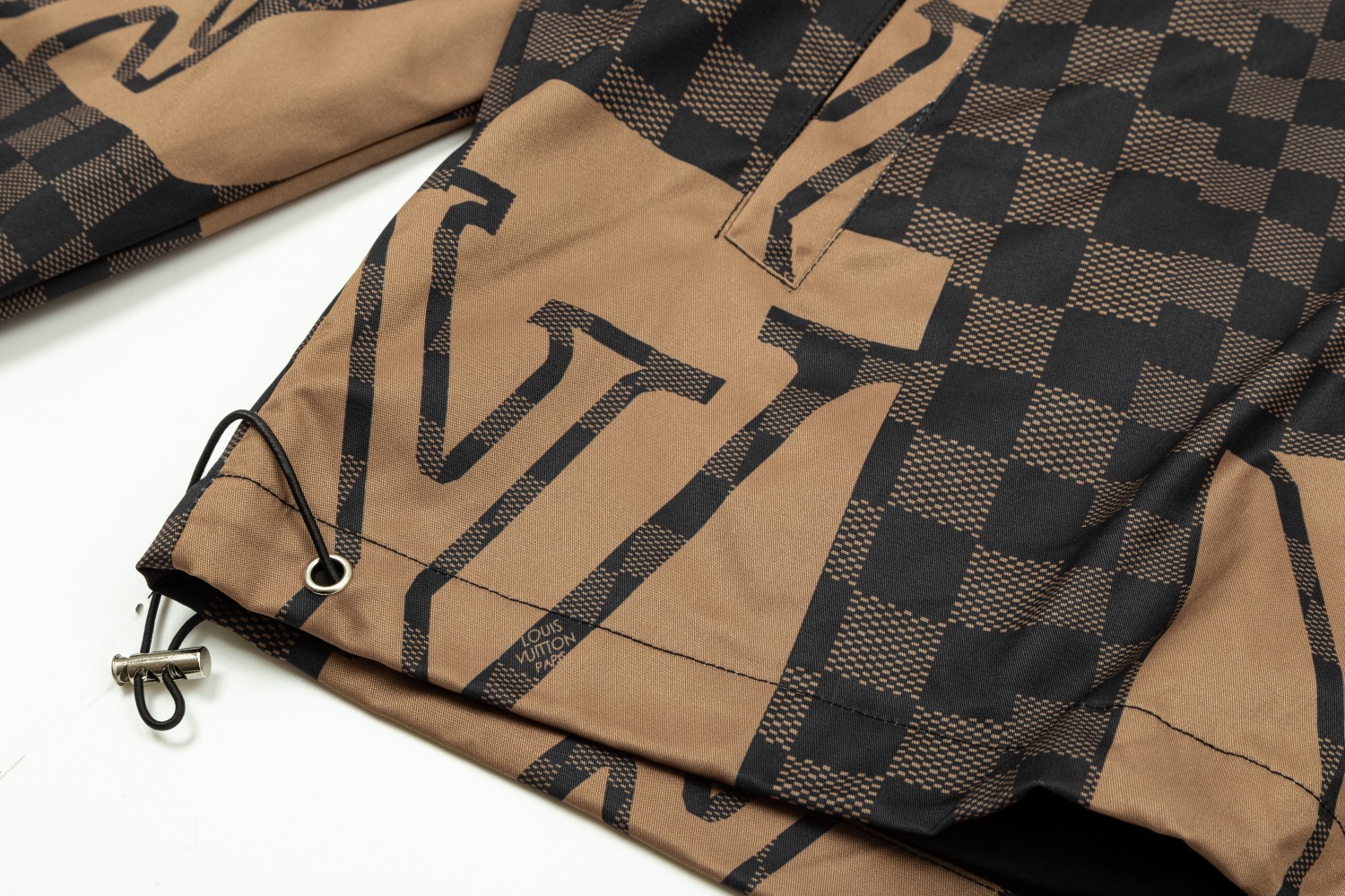 【LOUIS VUITTON 公式旗艦店】ルイヴィトン  ジャケット着 ご好評に付き再入荷！241021