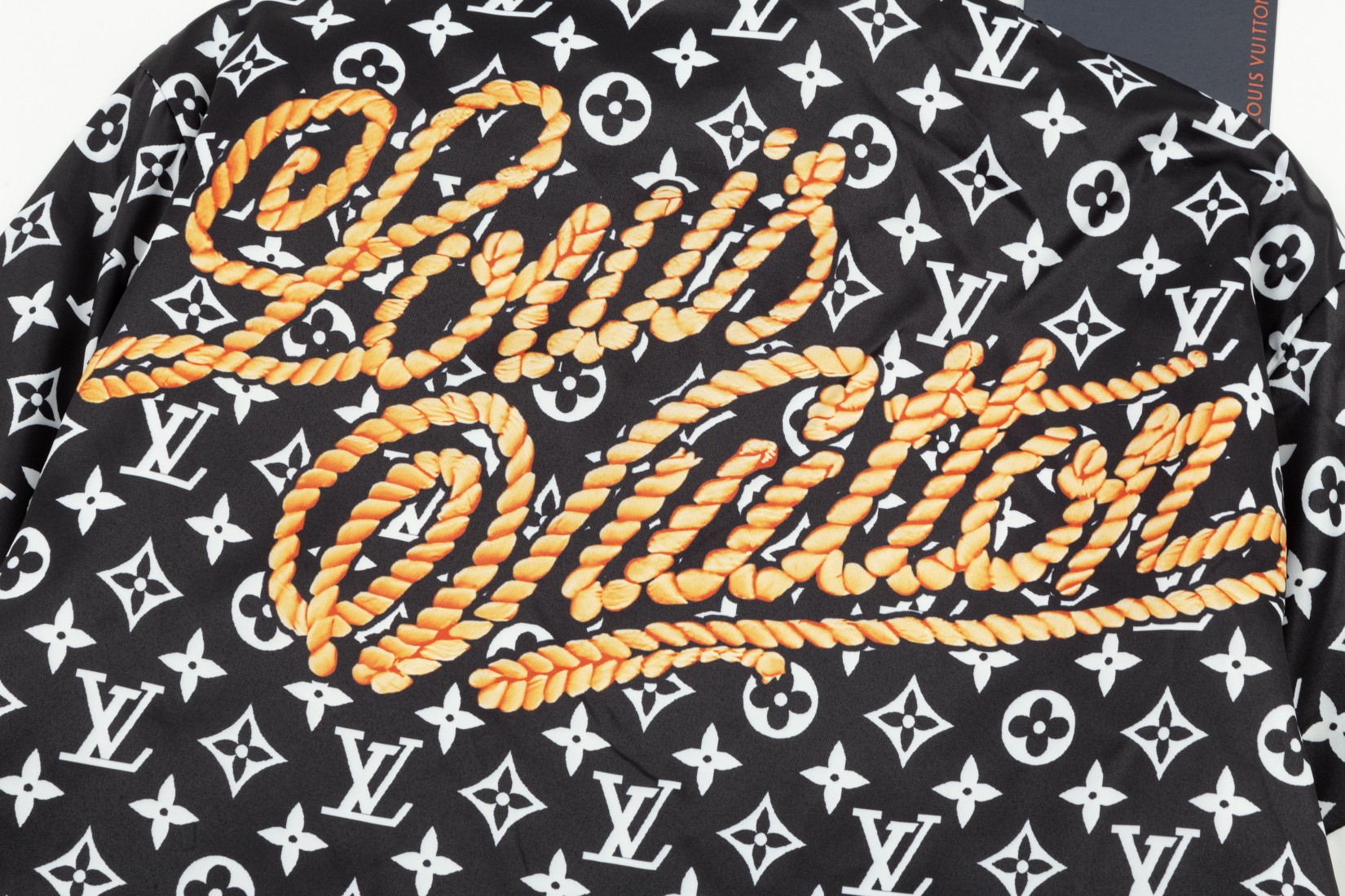 【LOUIS VUITTON 公式旗艦店】ルイヴィトン  ジャケット着 ご好評に付き再入荷！241021