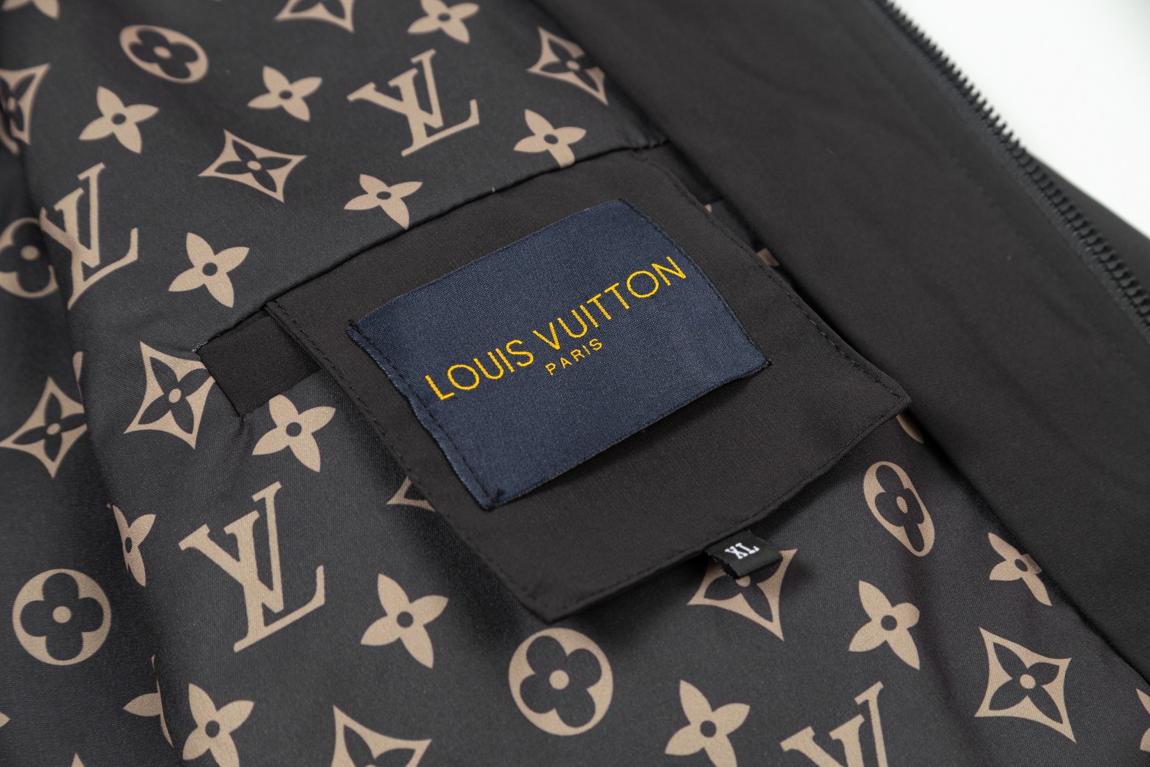 【LOUIS VUITTON 公式旗艦店】ルイヴィトン  ジャケット着 ご好評に付き再入荷！241021