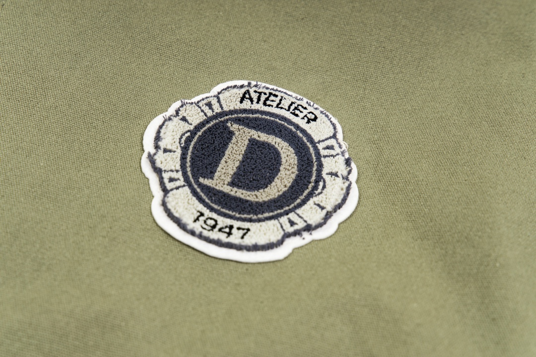 【DIOR  公式旗艦店】ディオール  ジャケット着 ご好評に付き再入荷！241021