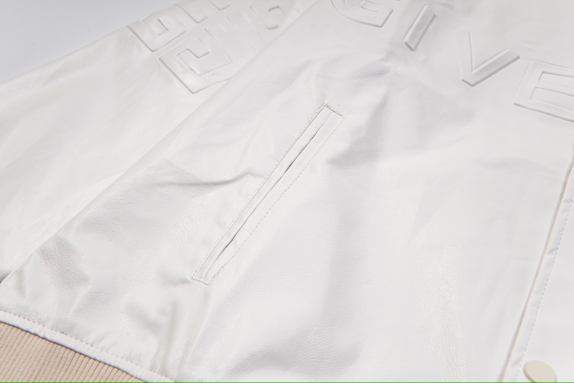 【GIVENCHY 公式旗艦店】ジバンシー  ジャケット着 ご好評に付き再入荷！241021