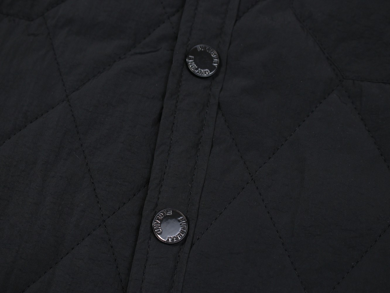 【BURBERRY  公式旗艦店】バーバリー  ジャケット着 ご好評に付き再入荷！241021