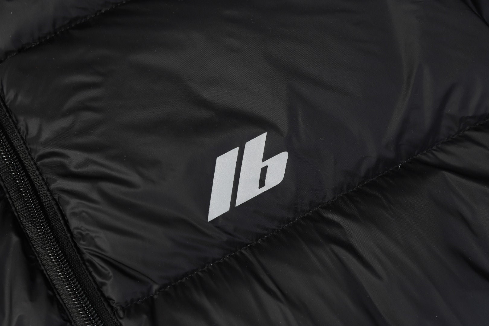 【BALENCIAGA  公式旗艦店】バレンシアガ    ダウンジャケット ご好評に付き再入荷！241024