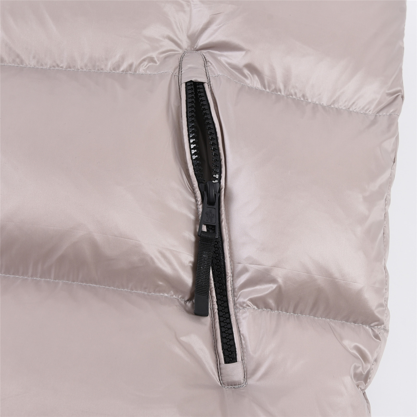 【MONCLER  公式旗艦店】モンクレール  ダウンベストご好評に付き再入荷！241024