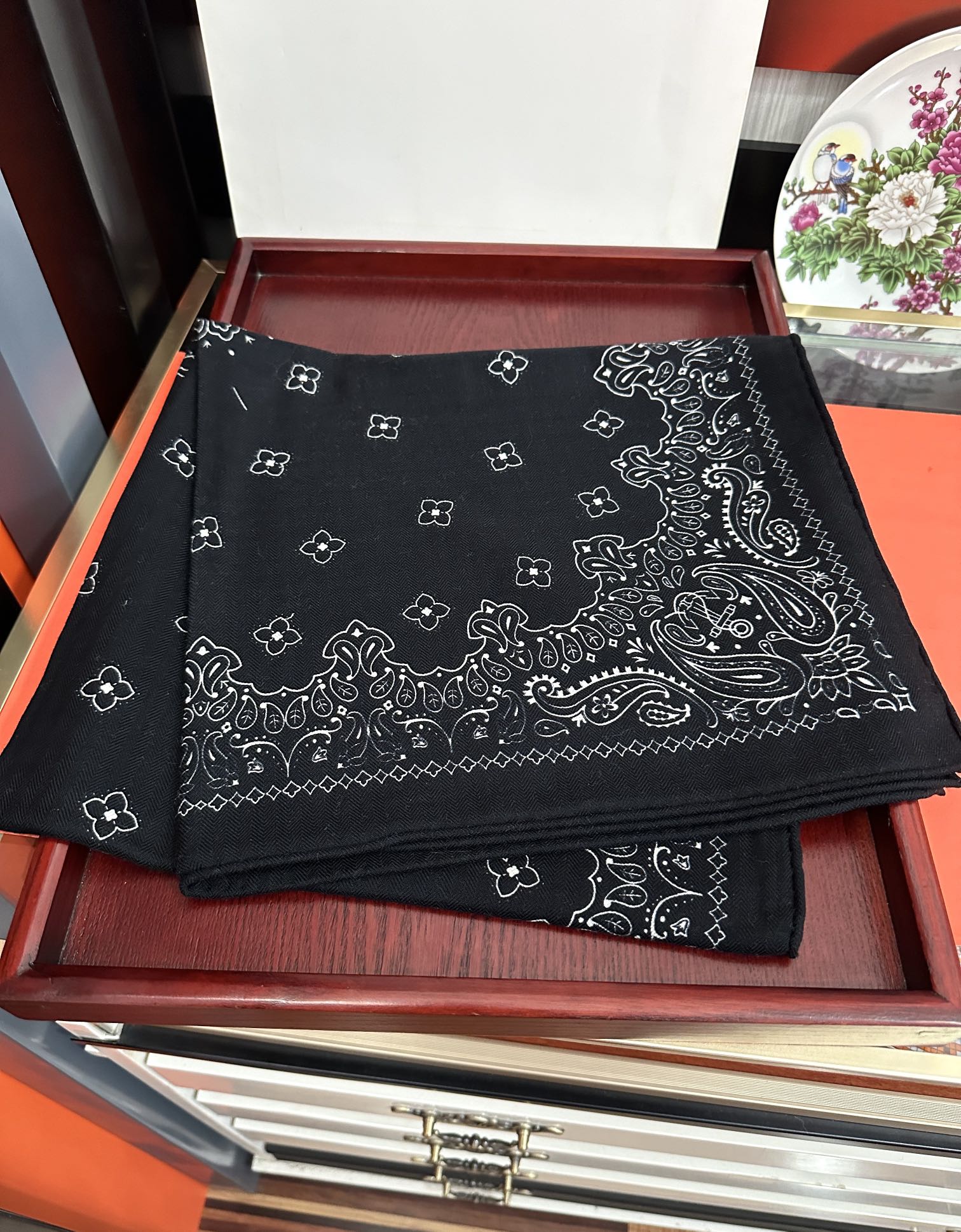 【CELINE セリーヌ】スカーフ 65*185CM  241108