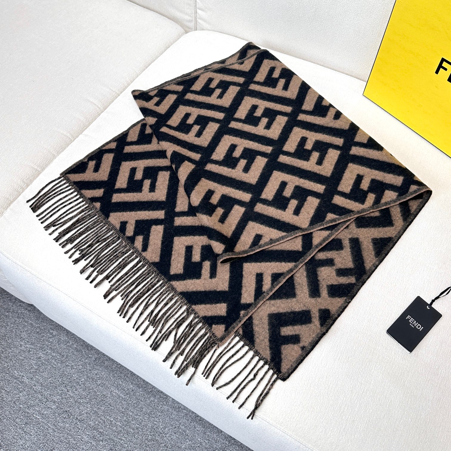 【FENDI  フェンディ】スカーフ45*170CM   241109