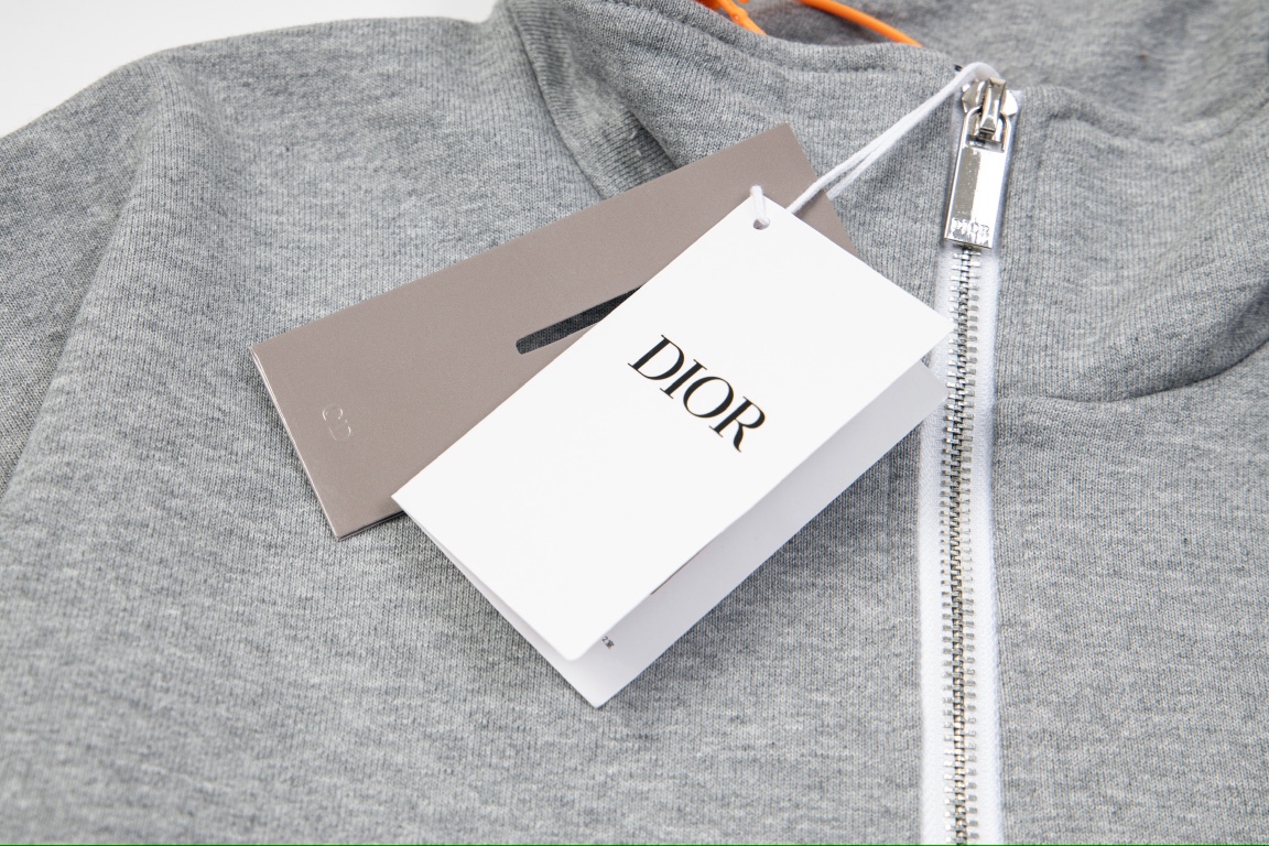 【DIOR  公式旗艦店】ディオール  丸首の衛衣 ご好評に付き再入荷 240817