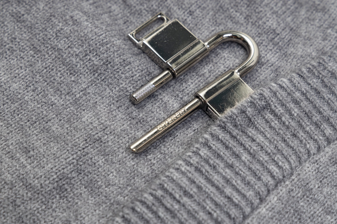 【GIVENCHY   公式旗艦店】ジバンシー   セーター好評に付き再入荷！241115