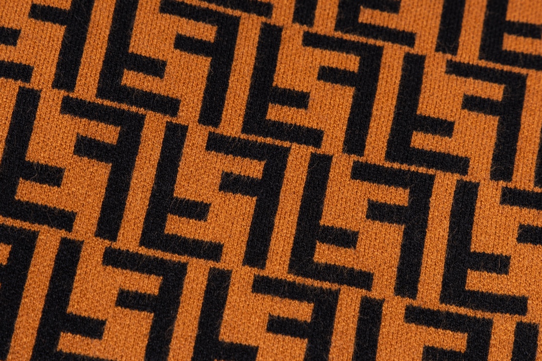 【FENDI 公式旗艦店】フェンディ   セーター好評に付き再入荷！ 241116