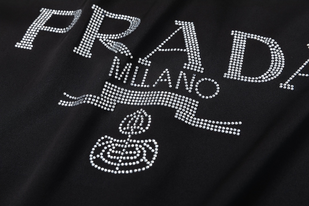 【BALENCIAGA 公式旗艦店】バレンシアガ  シャツ ご好評に付き再入荷  241119