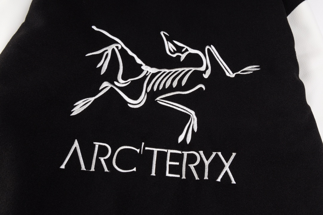 【ARCTERYX  公式旗艦店】アークテリクス  ジャケット着  スウェット ご好評に付き再入荷！241123