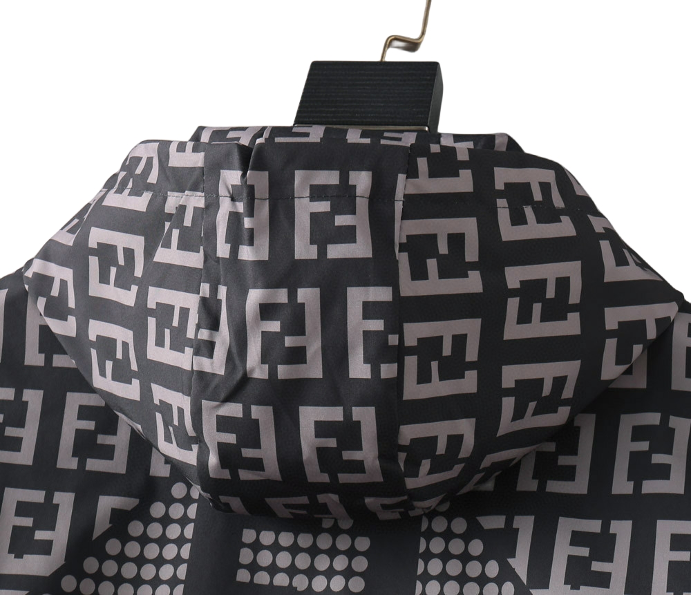 【FENDI  公式旗艦店】フェンディ  ジャケット着 好評に付き再入荷！