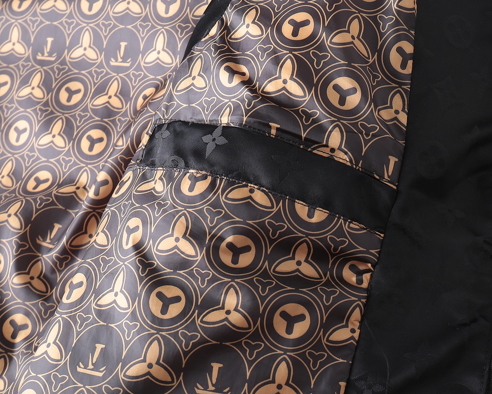 LOUIS VUITTON(ルイヴィトン)ダウンベスト