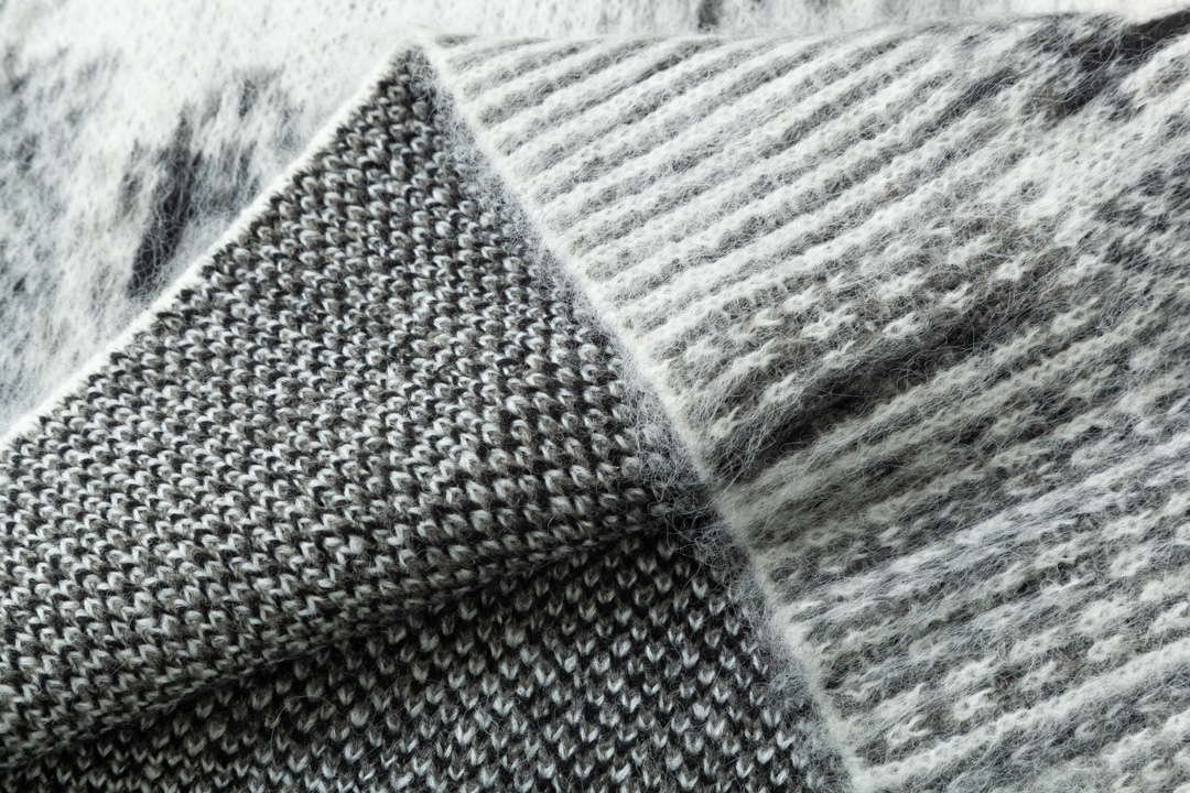 【GIVENCHY 公式旗艦店】ジバンシー セーター好評に付き再入荷！