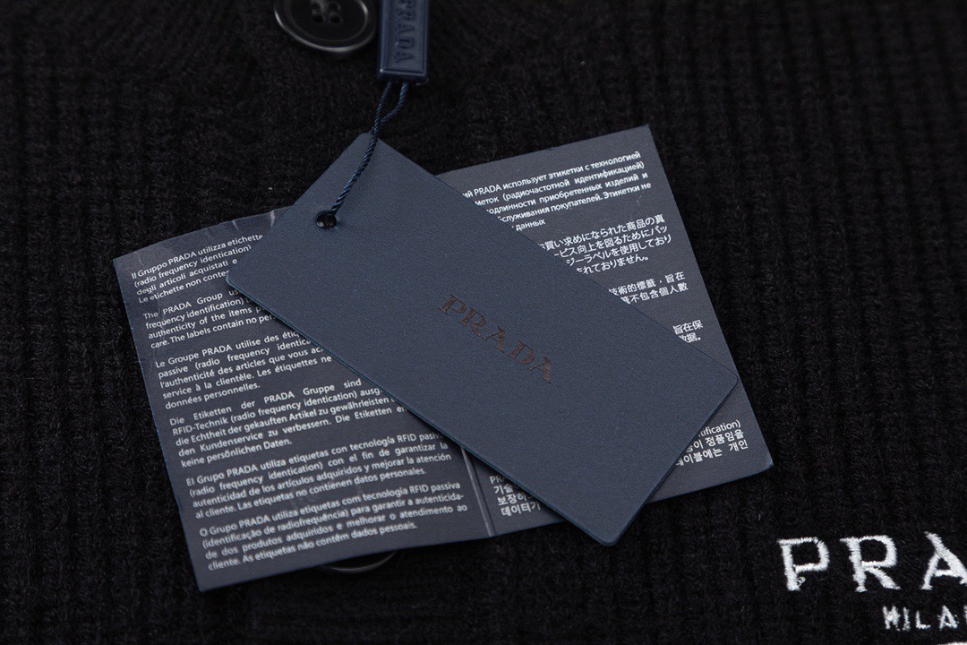 【PRADA  公式旗艦店】プラダ  セーター好評に付き再入荷！