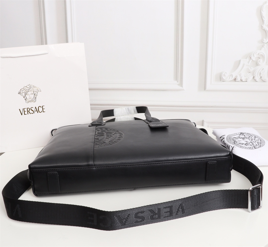 【VERSACE   公式旗艦店】ヴェルサーチ   斜めがけバッグ 当日出荷 好評に付き再入荷39*29*7CM