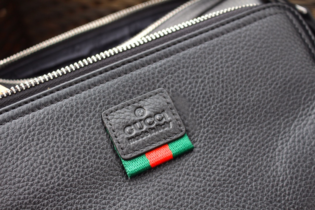 【GUCCI 公式旗艦店】 グッチ 斜めがけバッグ 当日出荷 好評に付き再入荷！31*23*18CM