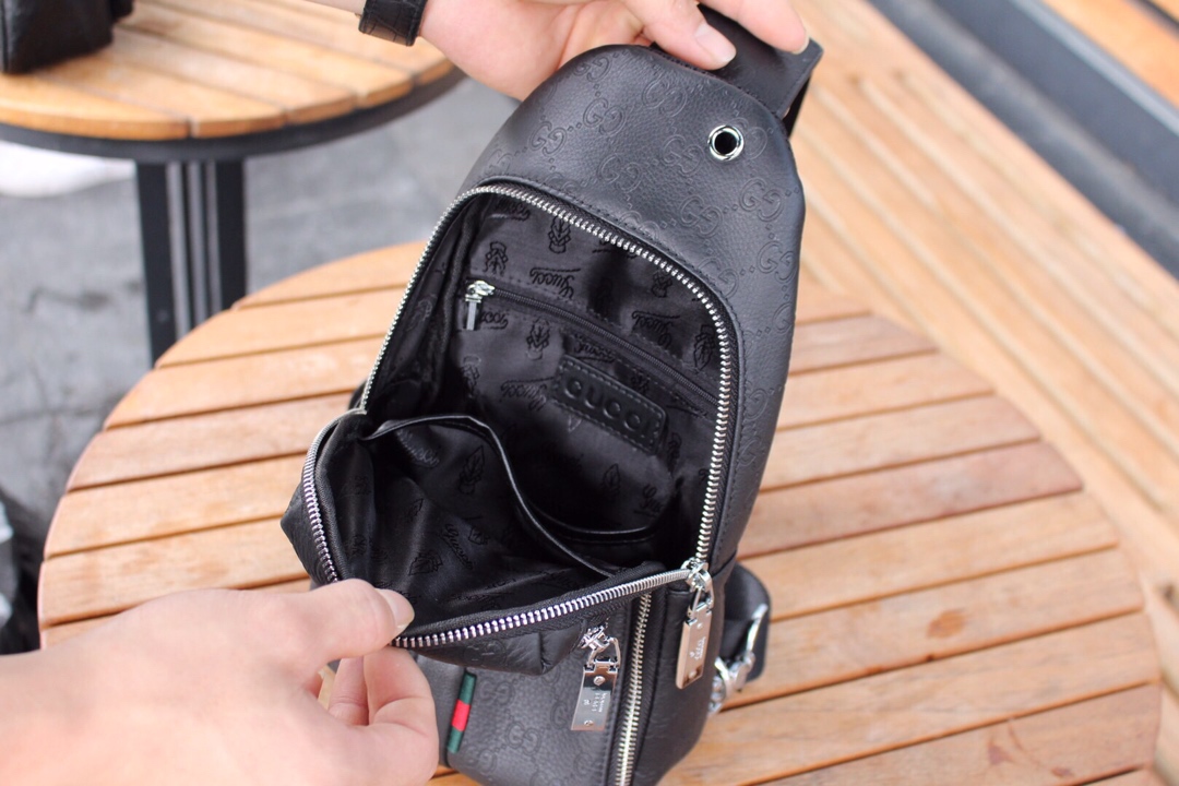 【GUCCI 公式旗艦店】 グッチ  胸ポケット当日出荷 好評に付き再入荷！18*32*7CM