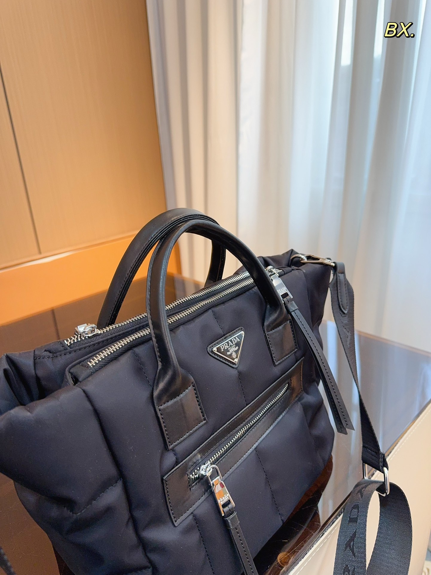 【PRADA  公式旗艦店】プラダ  斜めがけバッグ 当日出荷 好評に付き再入荷！28*18*23CM