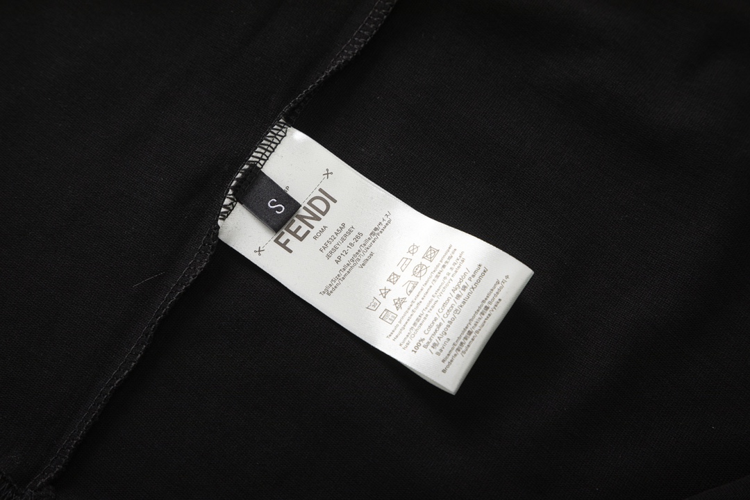 【FENDI公式旗艦店】フェンディ  Tシャツ ご好評に付き再入荷！