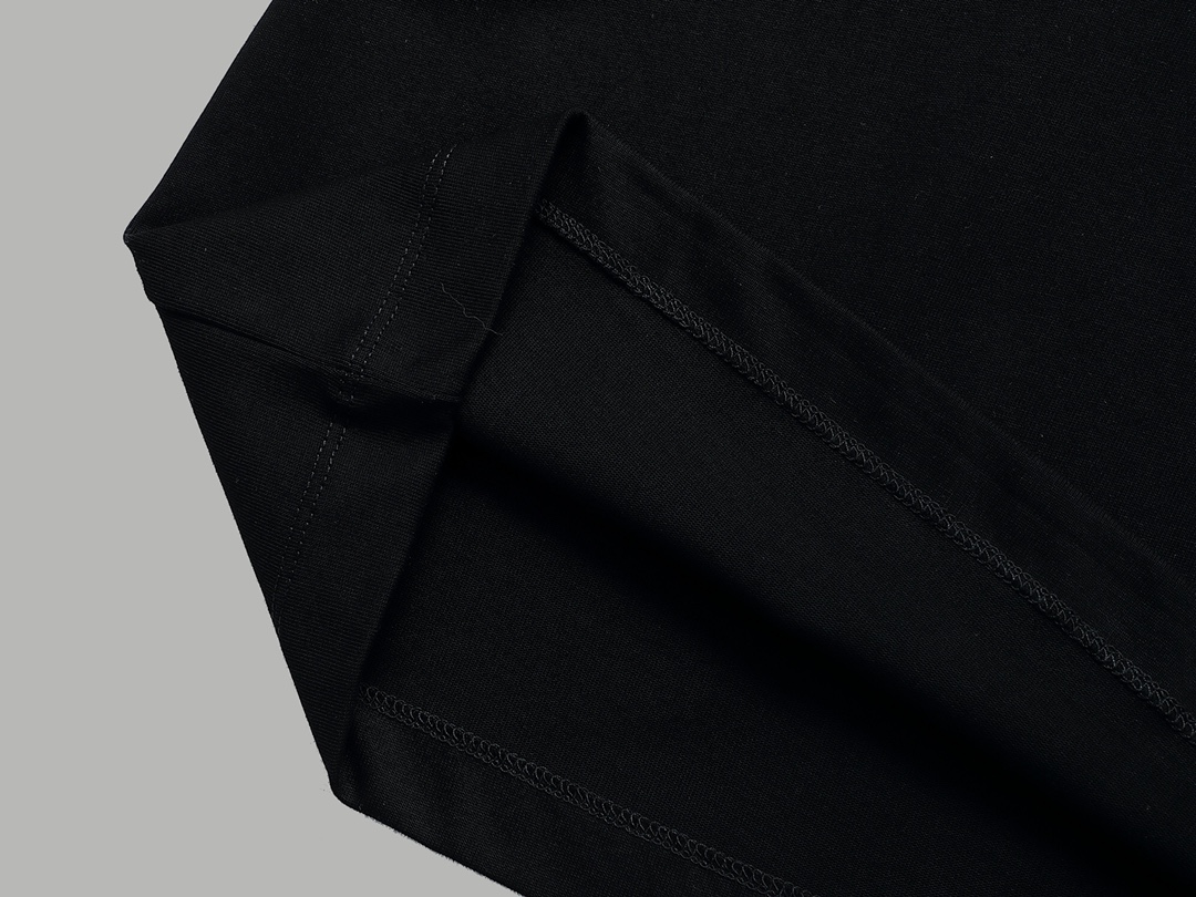 【DIOR  公式旗艦店】ディオール  Tシャツ ご好評に付き再入荷！