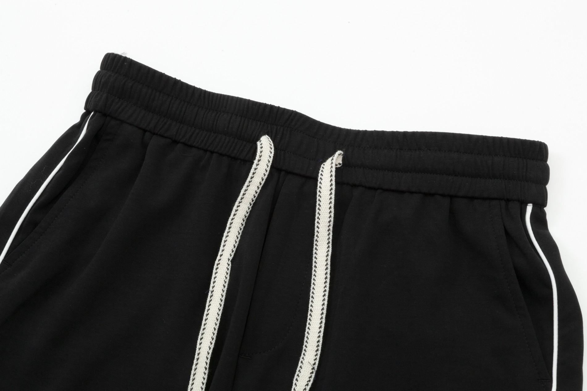 【BALENCIAGA 公式旗艦店】バレンシアガ  ショートパンツ  ご好評に付き再入荷！