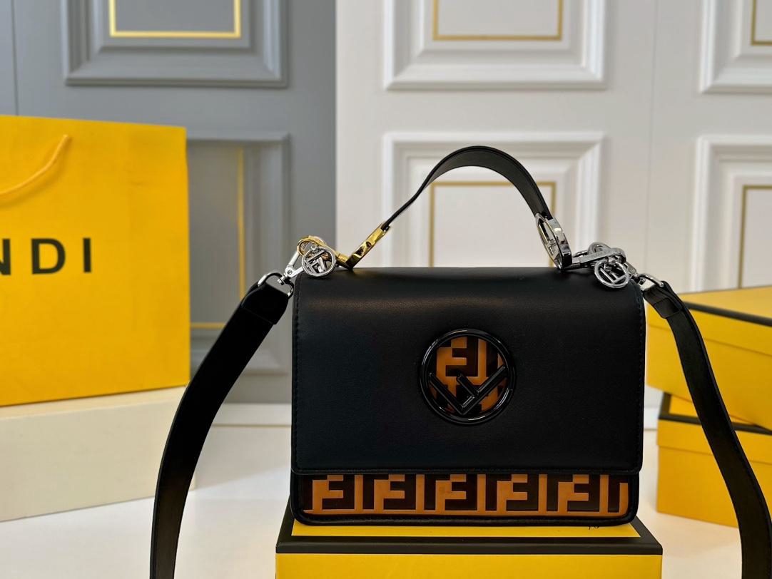 【FENDI  公式旗艦店】フェンディ 斜めがけバッグ  当日出荷 好評に付き再入荷！25*18CM  240720