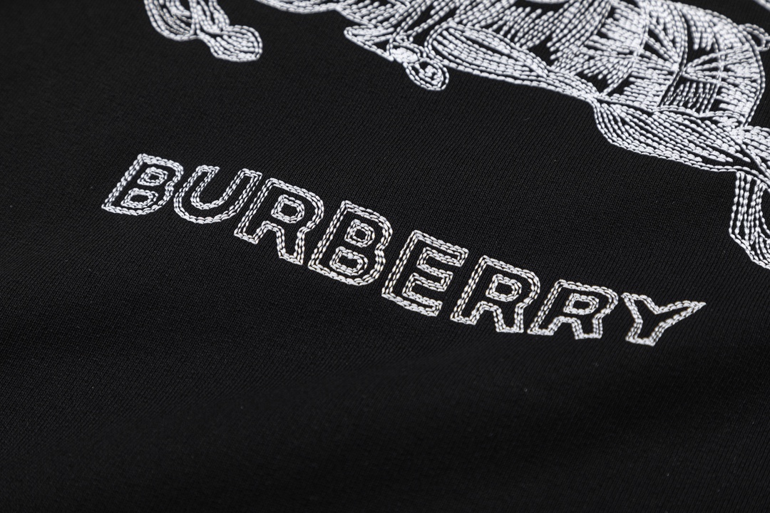 【BURBERRY  公式旗艦店】バーバリー パーカースウェットご好評に付き再入荷！