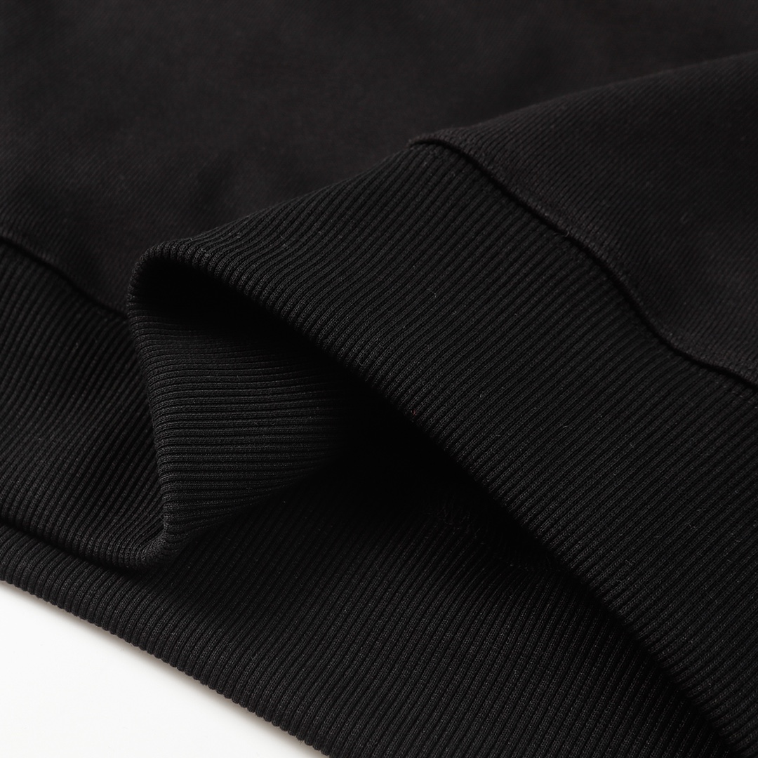 【GUCCI  公式旗艦店】グッチ  丸首の衛衣 スウェットご好評に付き再入荷 240816